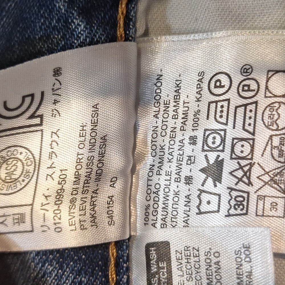 Levi's 501 Button Fly Blue Straight Leg Jeans Iconic Style 34 X 30 Medium‎ Wash - Picture 9 of 9